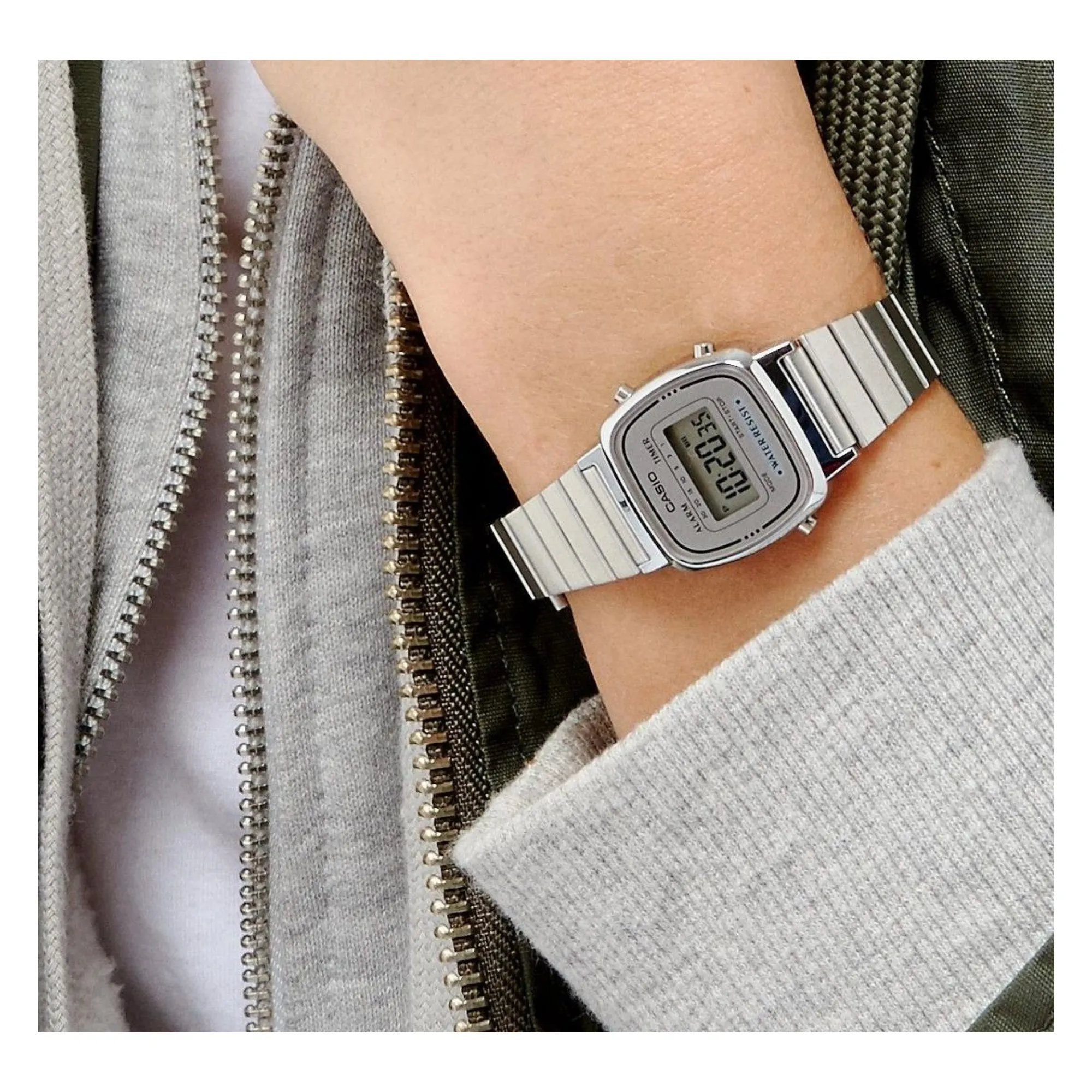WW1366 Casio Vintage Digital Ladies Chain Watch LA670WA-7DF