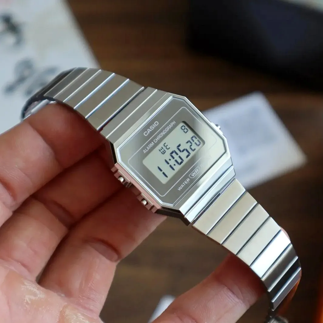 WW2893 Casio Vintage Super Slim Digital Silver Chain Watch A700WEV-7ADF